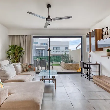 Elegant 3 Bedroom Apartment, Family Friendly With Sun Terrace And Hot Tub Smas1-1