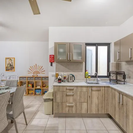 Elegant 3 Bedroom Apartment, Family Friendly With Sun Terrace And Hot Tub Smas1-1 公寓