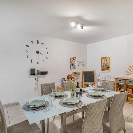 Elegant 3 Bedroom Apartment, Family Friendly With Sun Terrace And Hot Tub Smas1-1 *