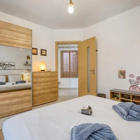 Appartement Elegant 3 Bedroom Apartment, Family Friendly With Sun Terrace And Hot Tub Smas1-1 *