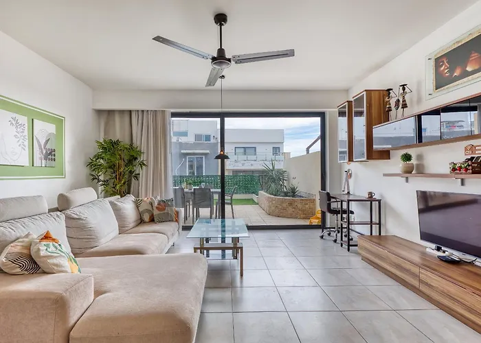 Elegant 3 Bedroom Apartment, Family Friendly With Sun Terrace And Hot Tub Smas1-1