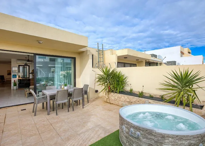 Διαμέρισμα Elegant 3 Bedroom Apartment, Family Friendly With Sun Terrace And Hot Tub Smas1-1