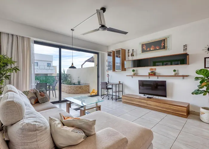 Elegant 3 Bedroom Apartment, Family Friendly With Sun Terrace And Hot Tub Smas1-1