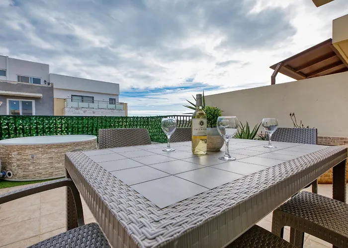 Elegant 3 Bedroom Apartment, Family Friendly With Sun Terrace And Hot Tub Smas1-1