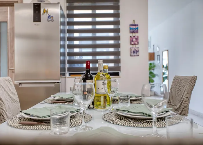 Elegant 3 Bedroom Apartment, Family Friendly With Sun Terrace And Hot Tub Smas1-1 Διαμέρισμα Marsaskala