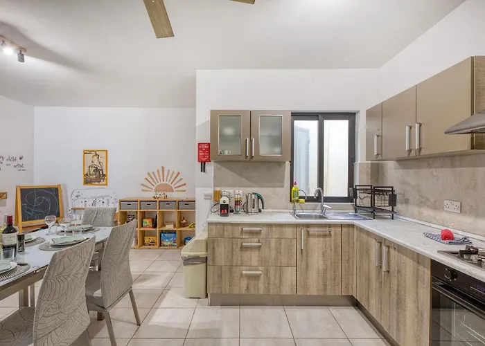 Elegant 3 Bedroom Apartment, Family Friendly With Sun Terrace And Hot Tub Smas1-1 Διαμέρισμα