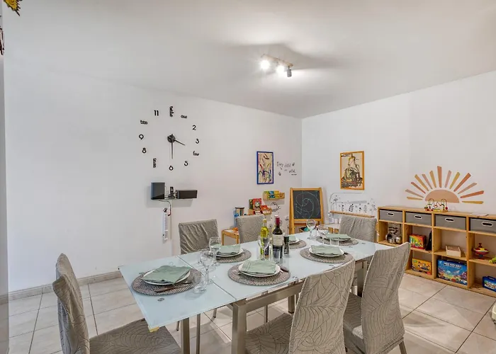 Elegant 3 Bedroom Apartment, Family Friendly With Sun Terrace And Hot Tub Smas1-1 *