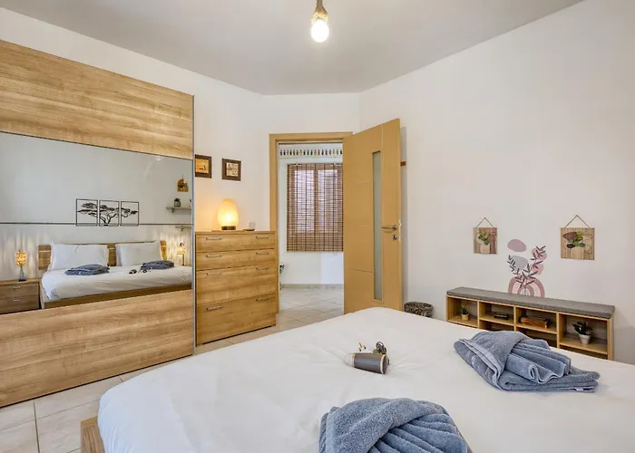 شقة Elegant 3 Bedroom Apartment, Family Friendly With Sun Terrace And Hot Tub Smas1-1 *