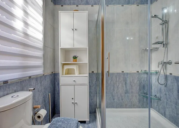 Elegant 3 Bedroom Apartment, Family Friendly With Sun Terrace And Hot Tub Smas1-1