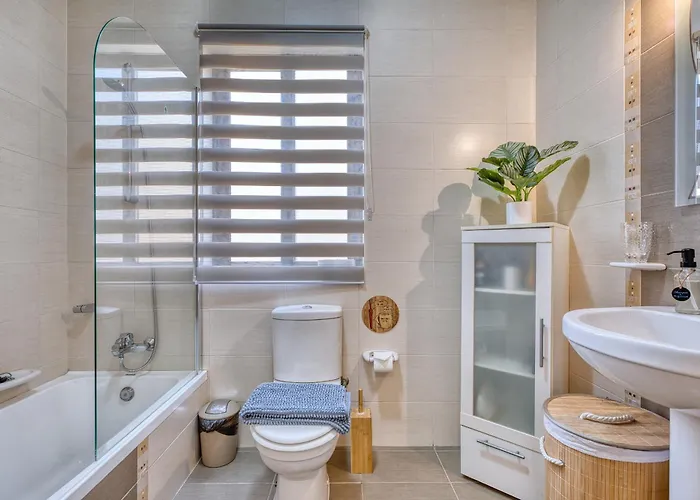 Elegant 3 Bedroom Apartment, Family Friendly With Sun Terrace And Hot Tub Smas1-1 مارساسكالا